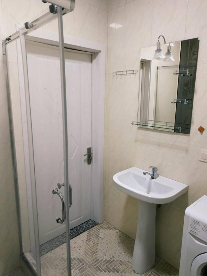 Бежевые Апартаменты Batumi Exterior foto