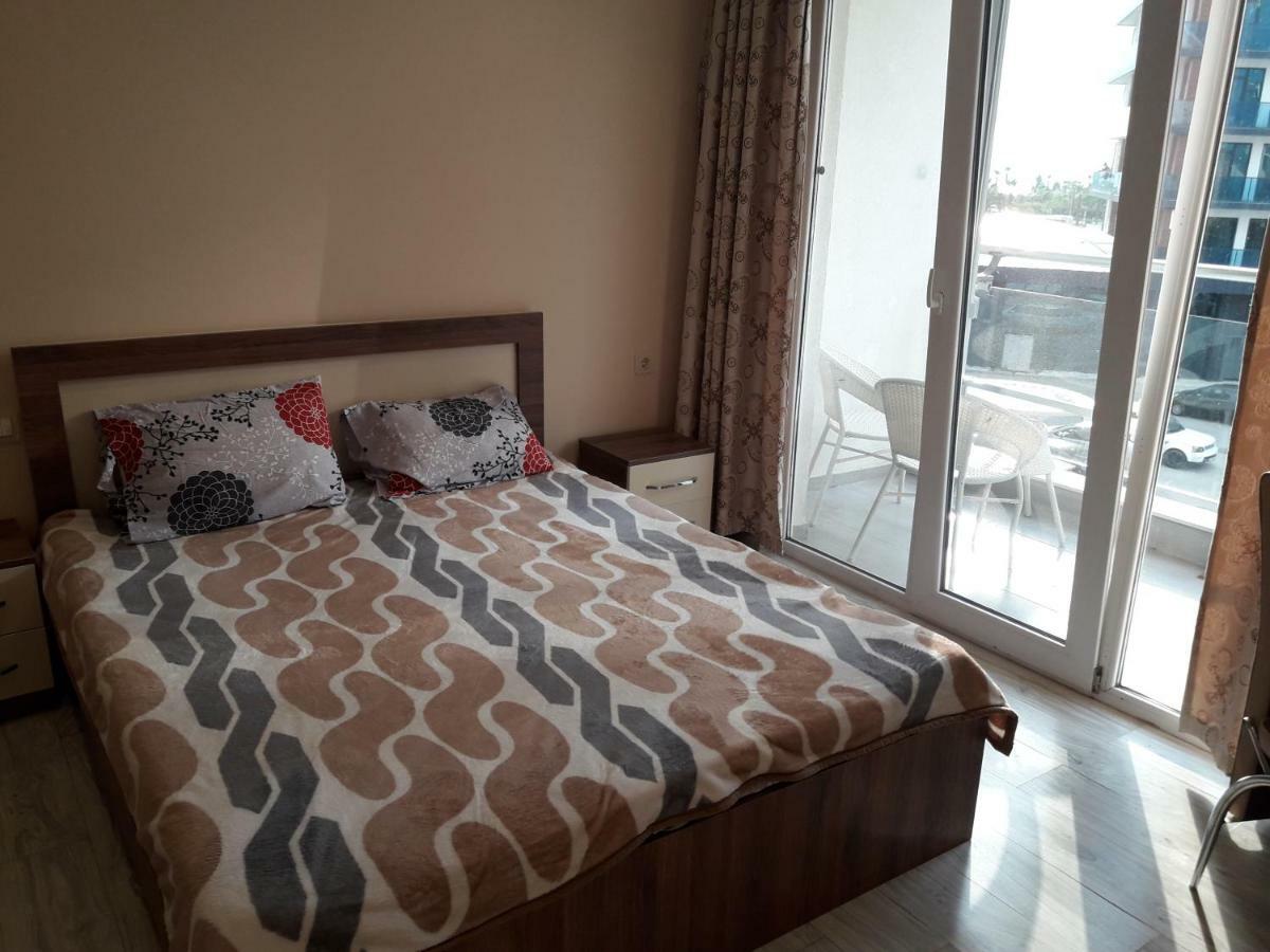 Бежевые Апартаменты Batumi Exterior foto